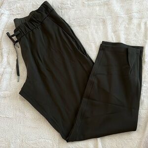 Lululemon Luxtreme Jogger. Size 6. Hunter green